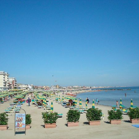 Hotel Villa Ersilia Rimini B&B Екстериор снимка