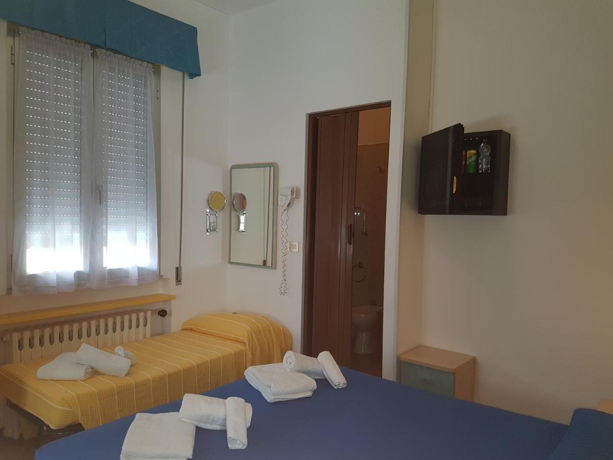 Hotel Villa Ersilia Rimini B&B Екстериор снимка