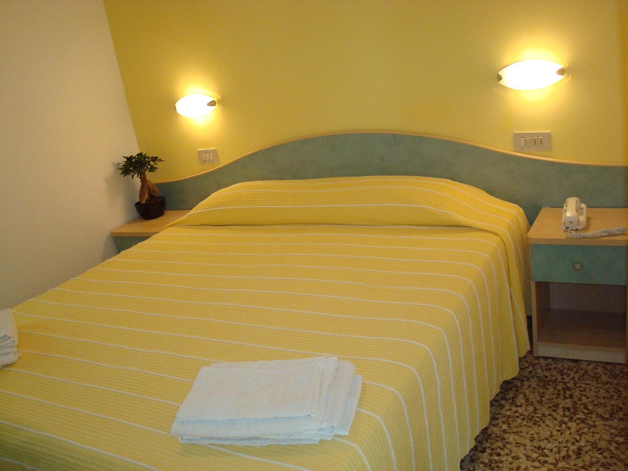 Hotel Villa Ersilia Rimini B&B Екстериор снимка