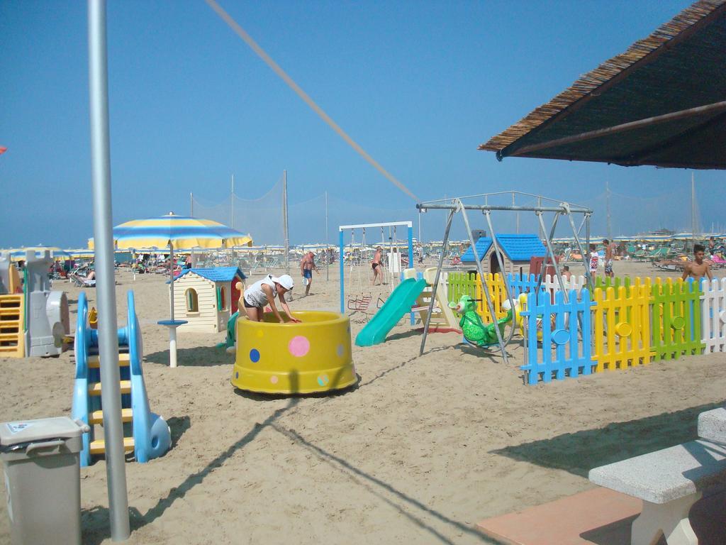 Hotel Villa Ersilia Rimini B&B Екстериор снимка
