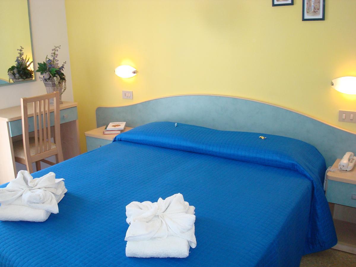 Hotel Villa Ersilia Rimini B&B Екстериор снимка