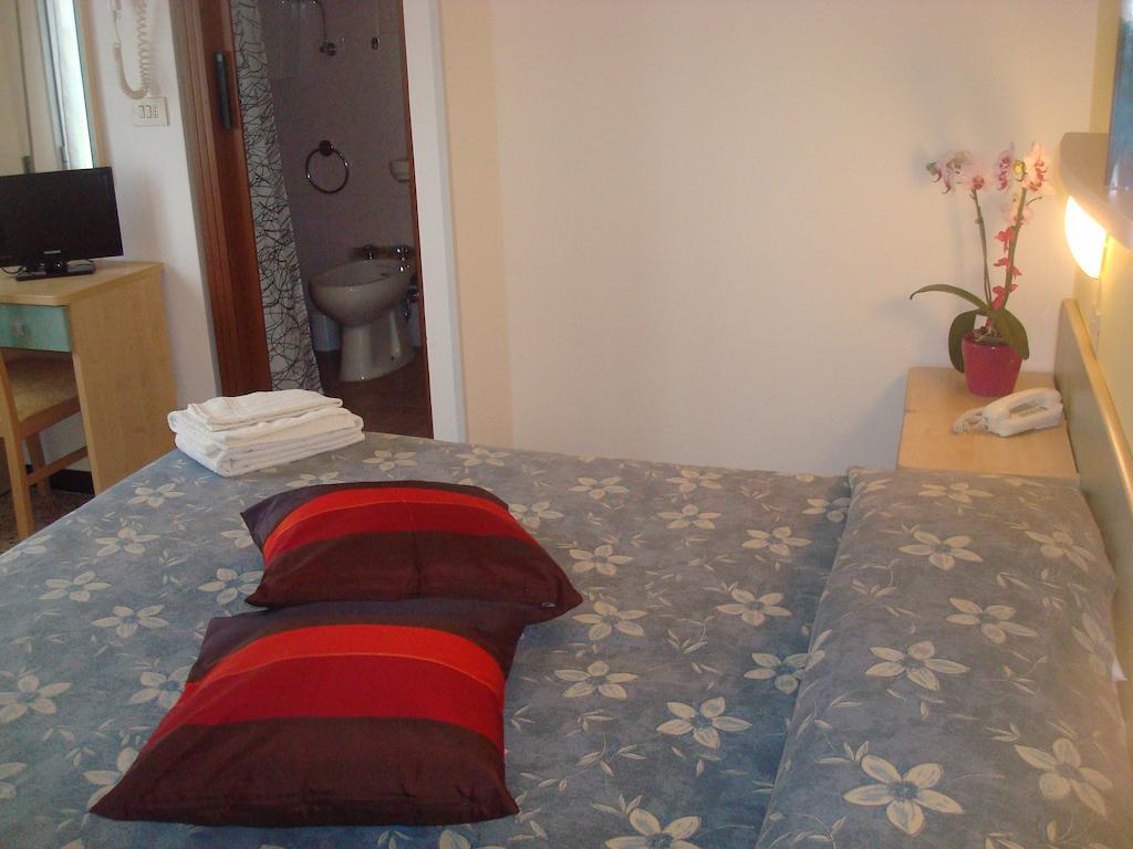 Hotel Villa Ersilia Rimini B&B Екстериор снимка