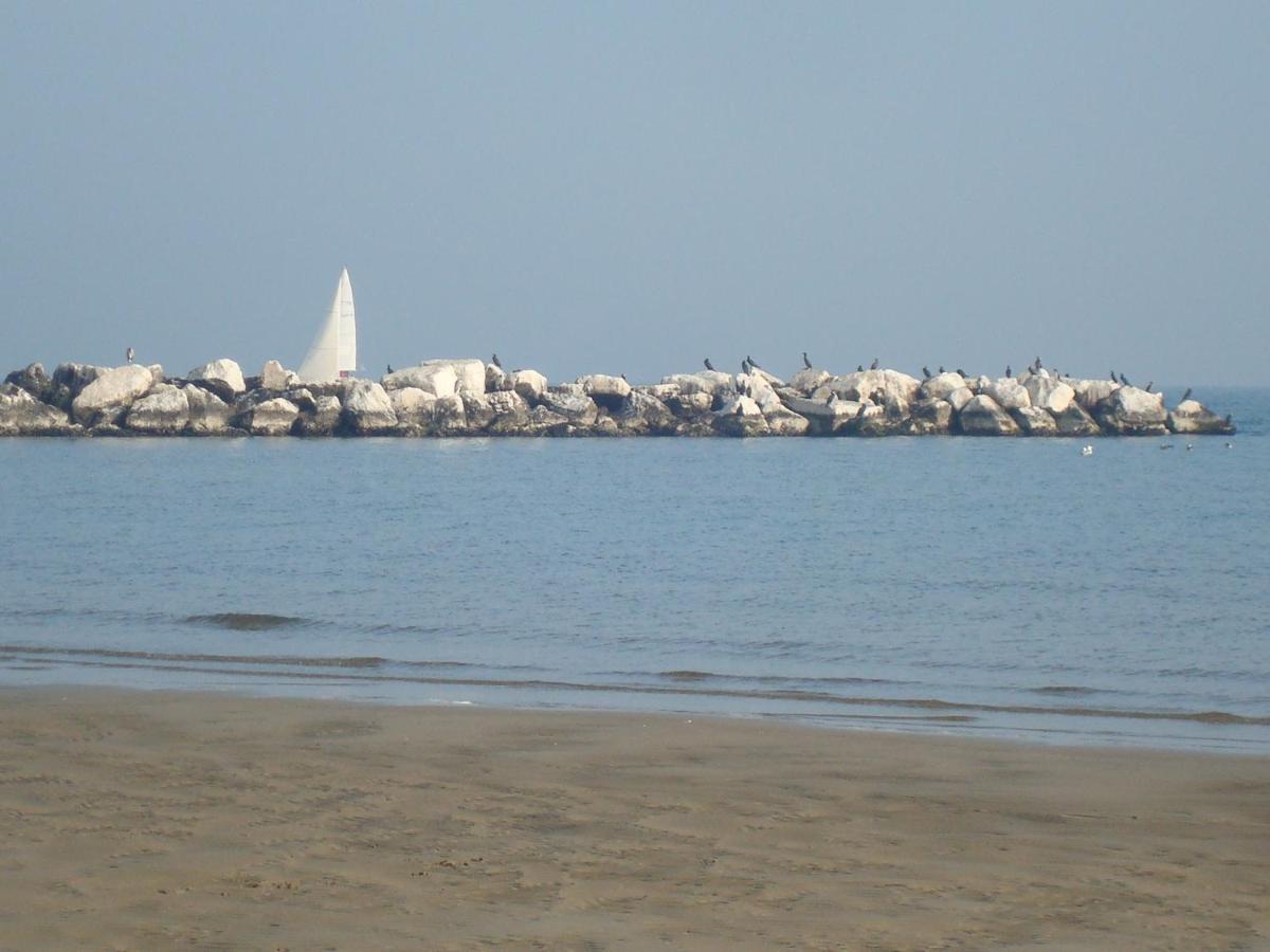 Hotel Villa Ersilia Rimini B&B Екстериор снимка